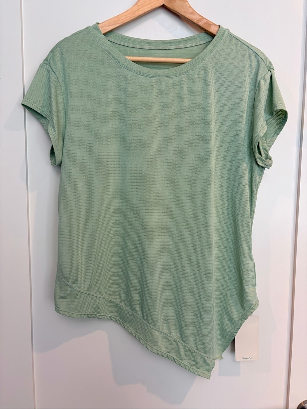 Halara Sage Green Textured Active Tee Size Large Athleisure Workout Top